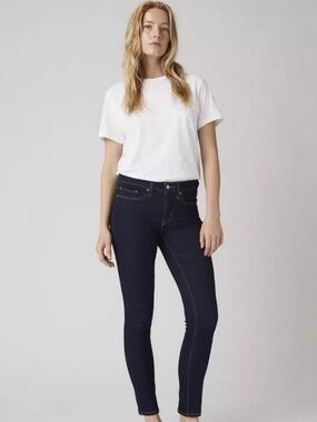 ⭐️ NWOT - Levi's Women's 311 Shaping Skinny Jeans - size 25